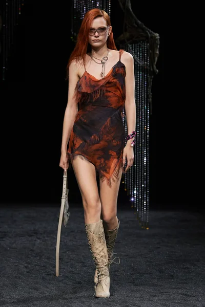 Look 16